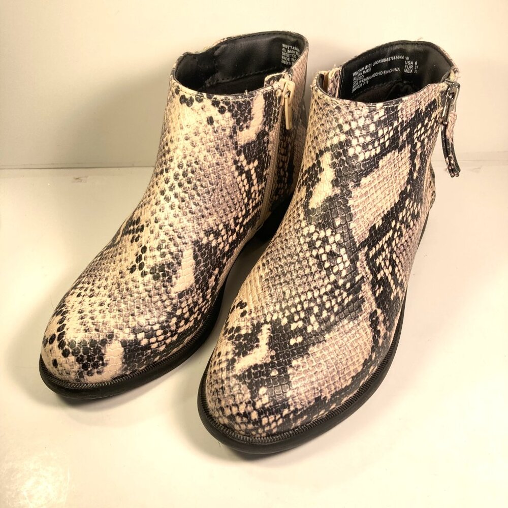 Time and Tru Faux Snake Shin Ankle Boots Booties / Size 6W / Like New